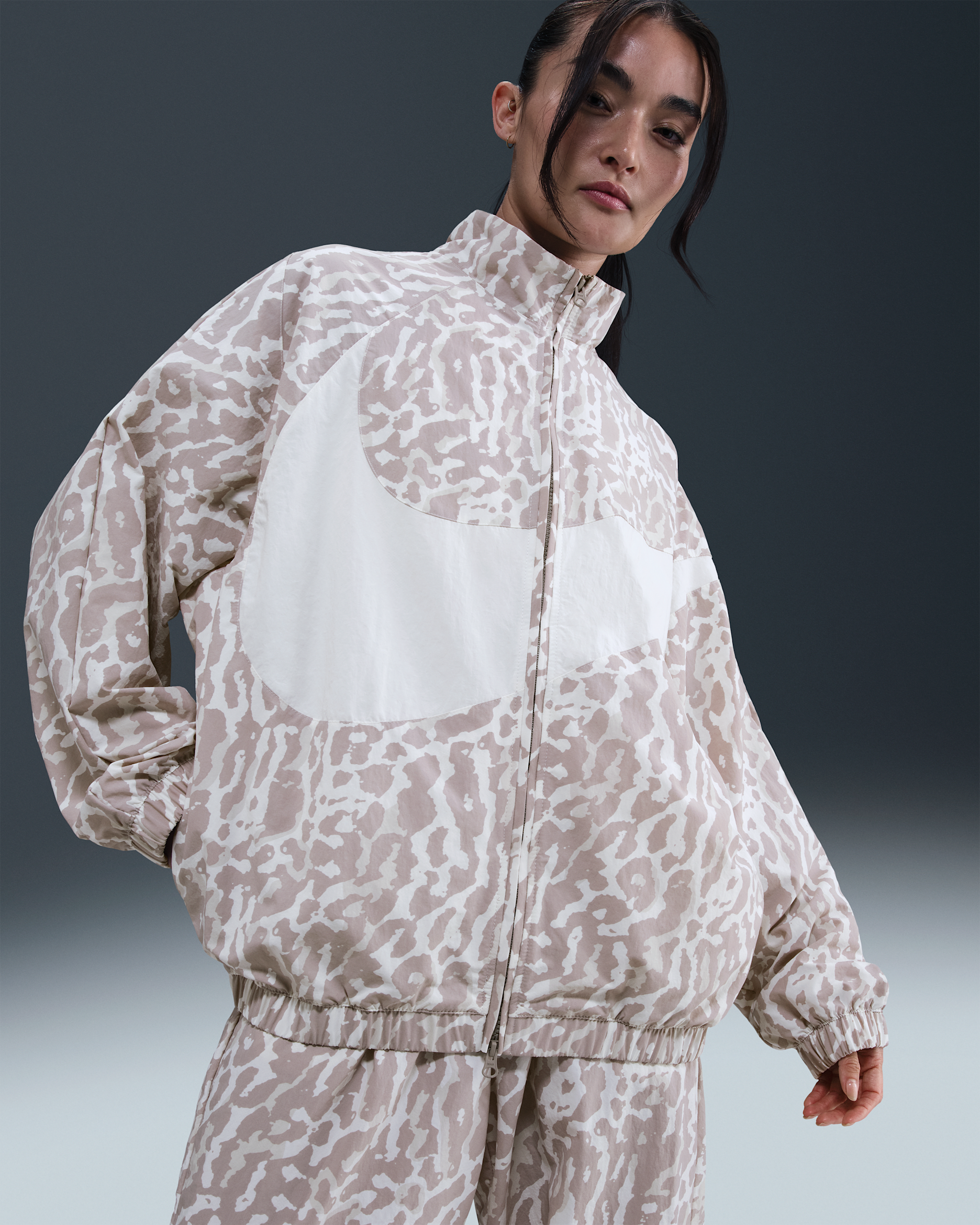 ナイキ(NIKE)ウィメンズ ウーブン プリンテッド ジャケット　　Lサイズ NIKE公式】ナイキ スポーツウェア ウィメンズ ウーブン プリンテッド